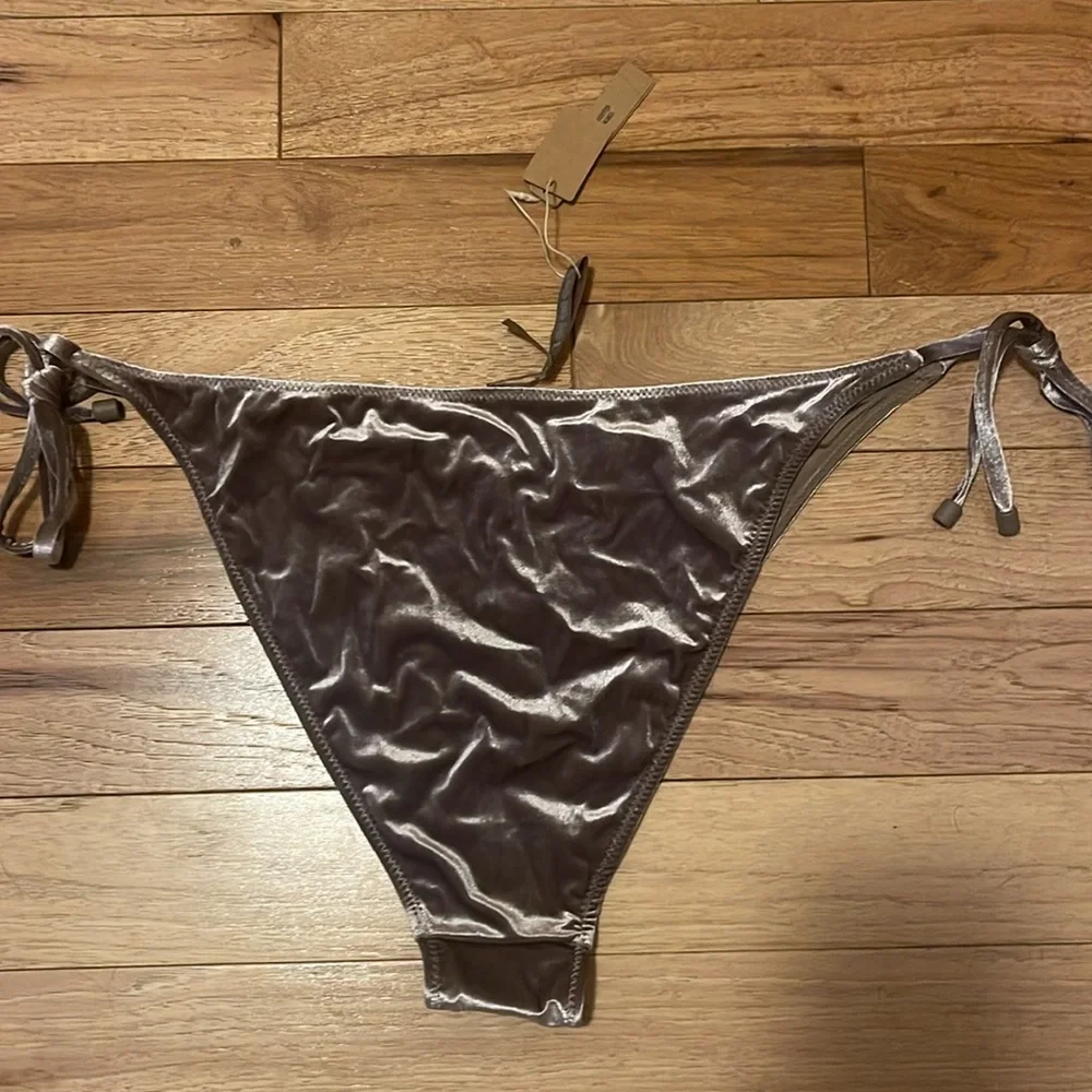 Skims textured bikini story the bikini bottom